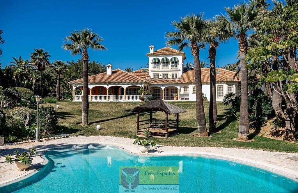 Außergewöhnliche imposante Villa