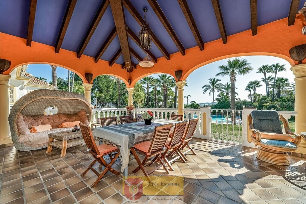 Außergewöhnliche imposante Villa