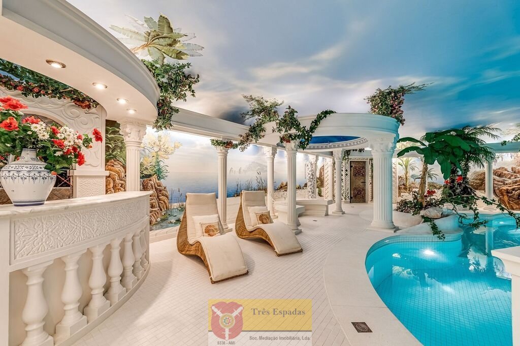 Außergewöhnliche imposante Villa