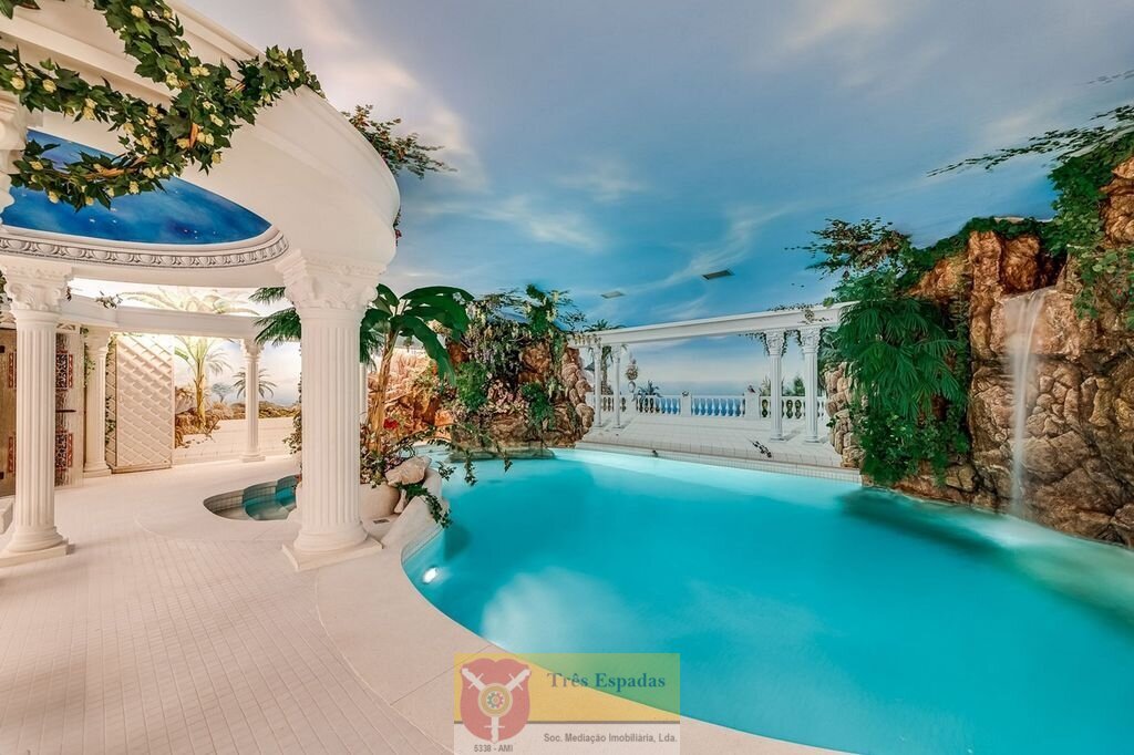 Außergewöhnliche imposante Villa