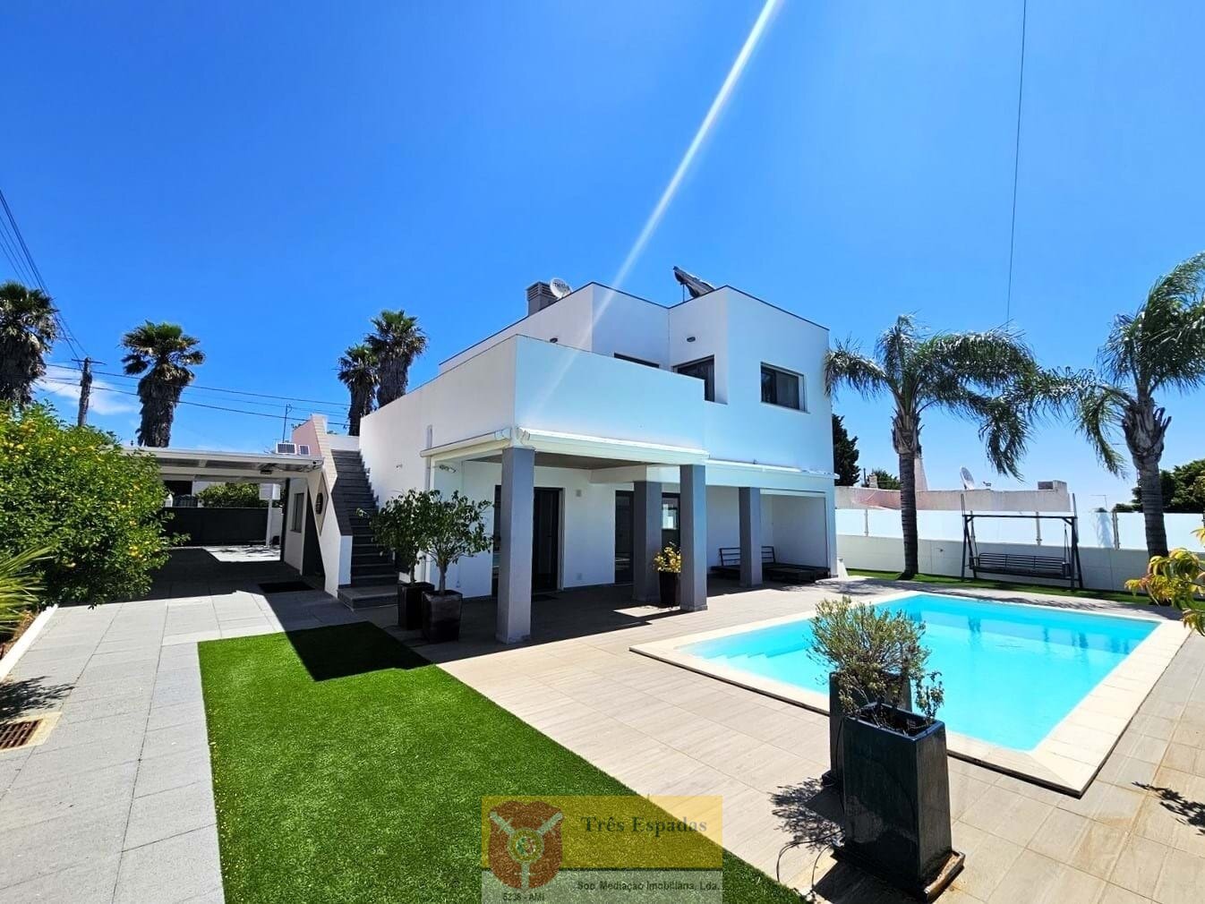 Moderne 3-Schlafzimmer-Villa mit Pool und Meerblick