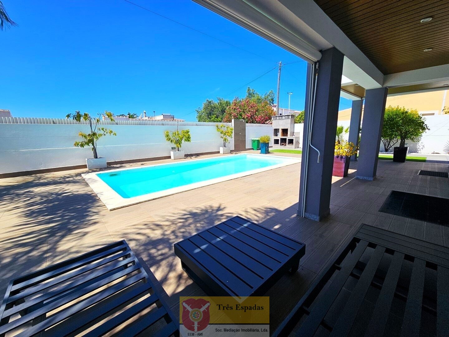 Moderne 3-Schlafzimmer-Villa mit Pool und Meerblick