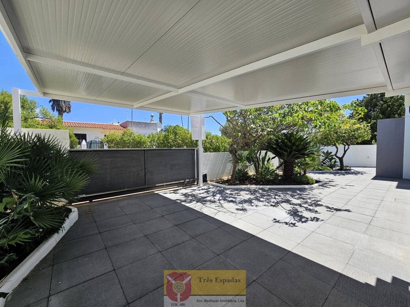 Moderne 3-Schlafzimmer-Villa mit Pool und Meerblick