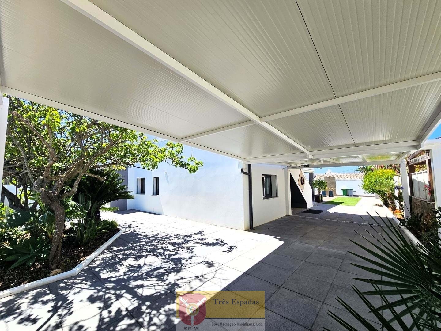 Moderne 3-Schlafzimmer-Villa mit Pool und Meerblick