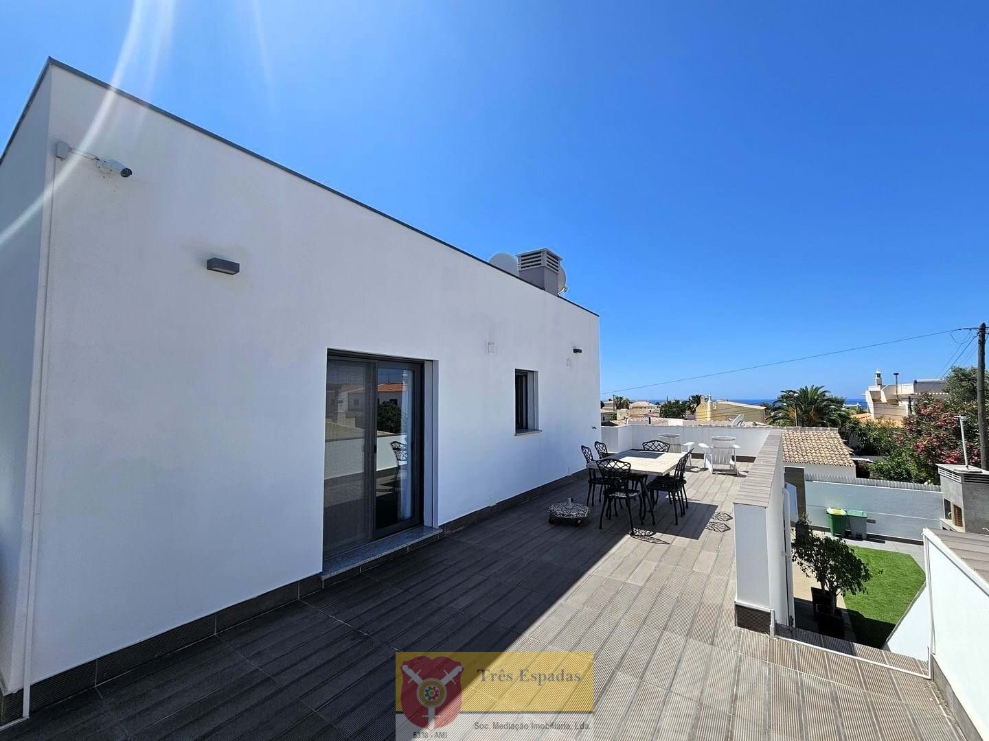 Moderne 3-Schlafzimmer-Villa mit Pool und Meerblick