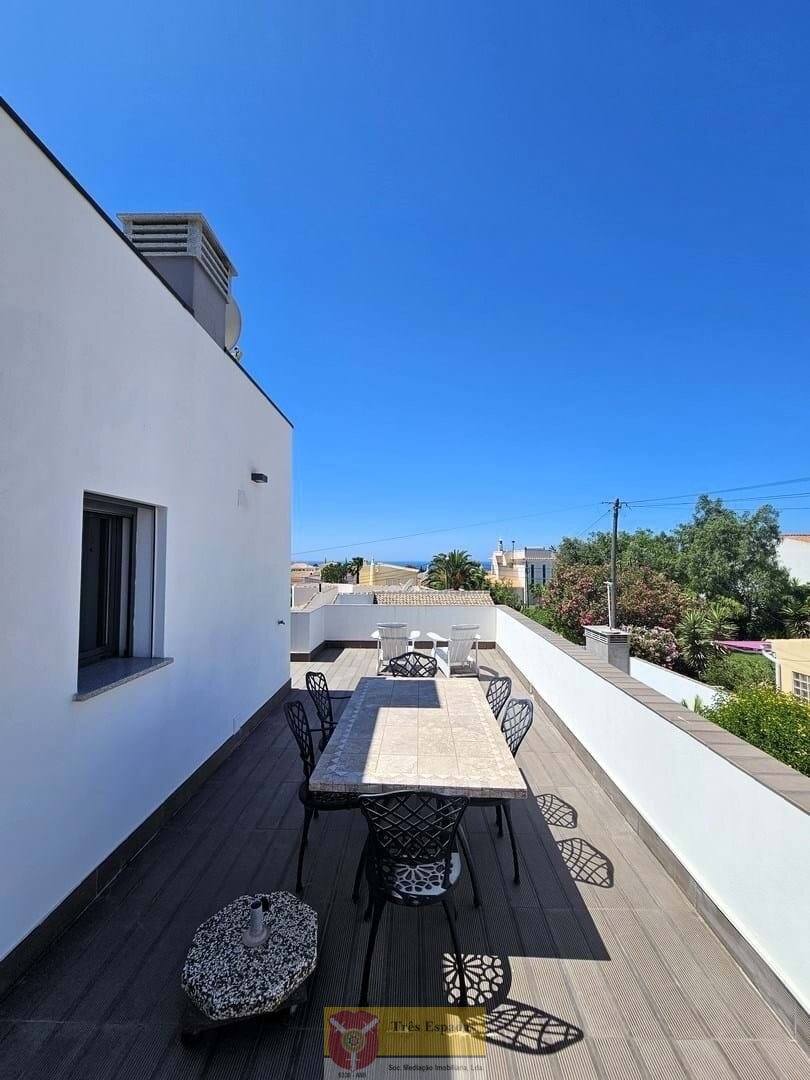 Moderne 3-Schlafzimmer-Villa mit Pool und Meerblick