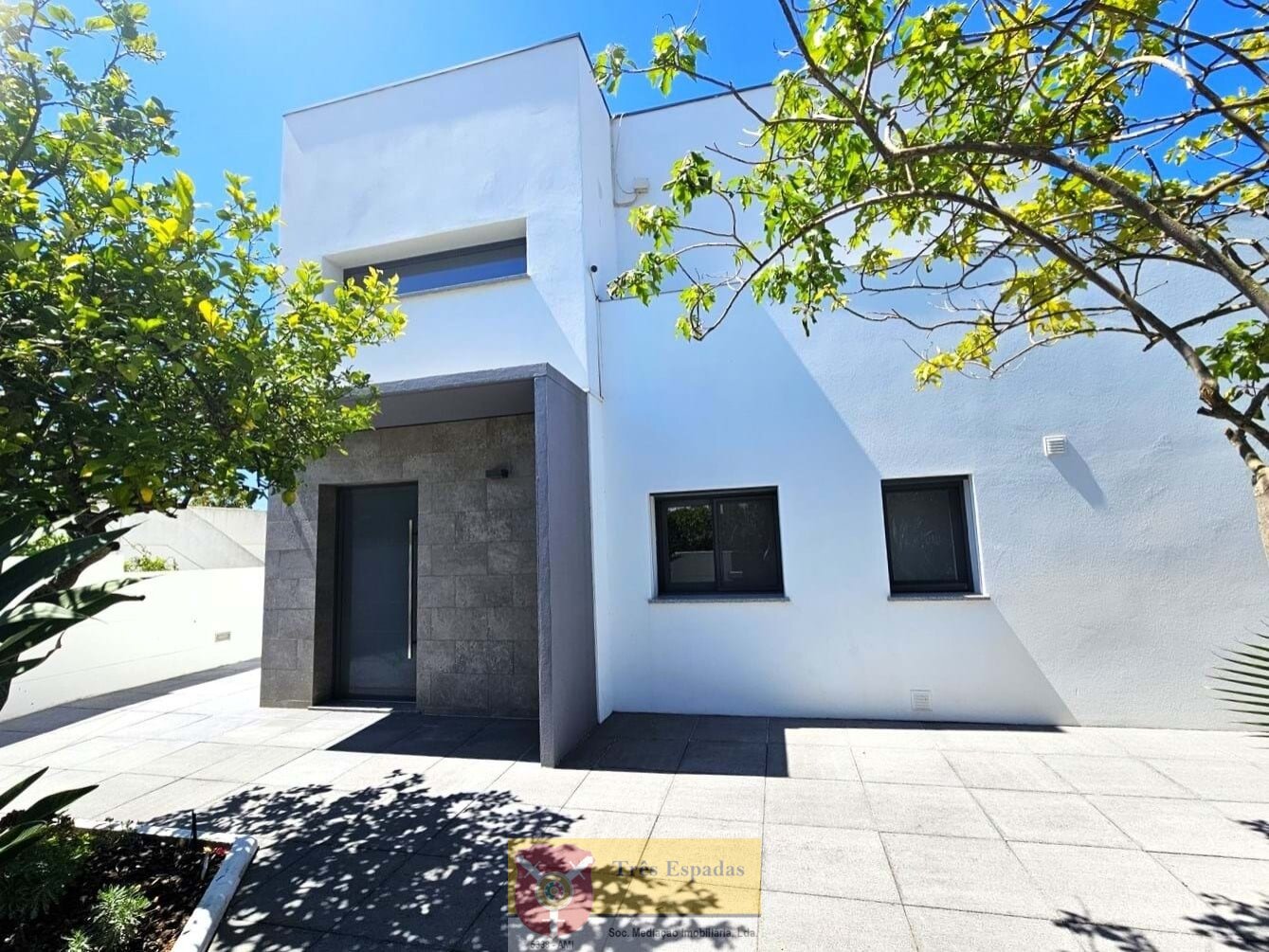 Moderne 3-Schlafzimmer-Villa mit Pool und Meerblick