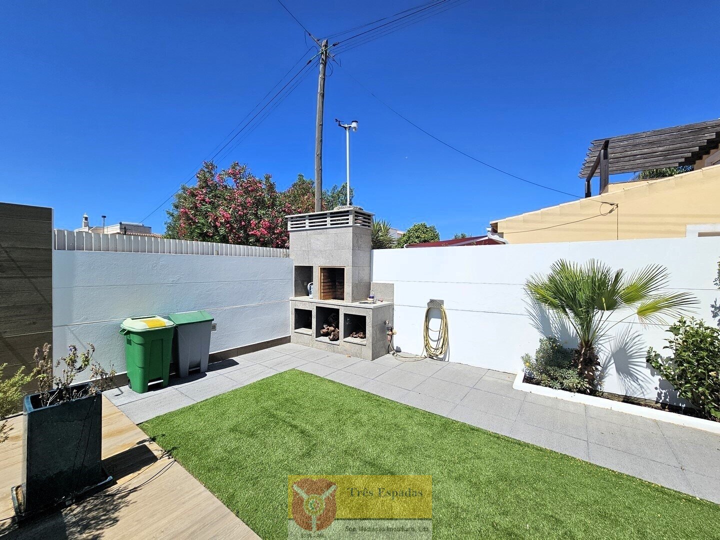 Moderne 3-Schlafzimmer-Villa mit Pool und Meerblick