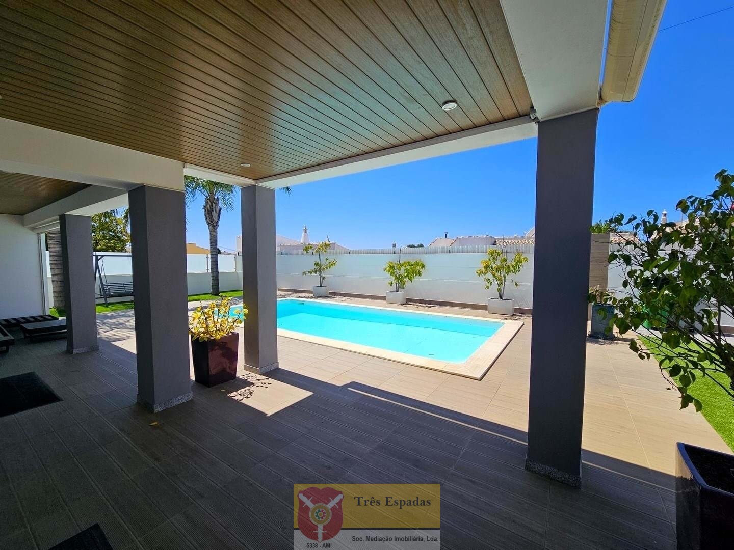 Moderne 3-Schlafzimmer-Villa mit Pool und Meerblick