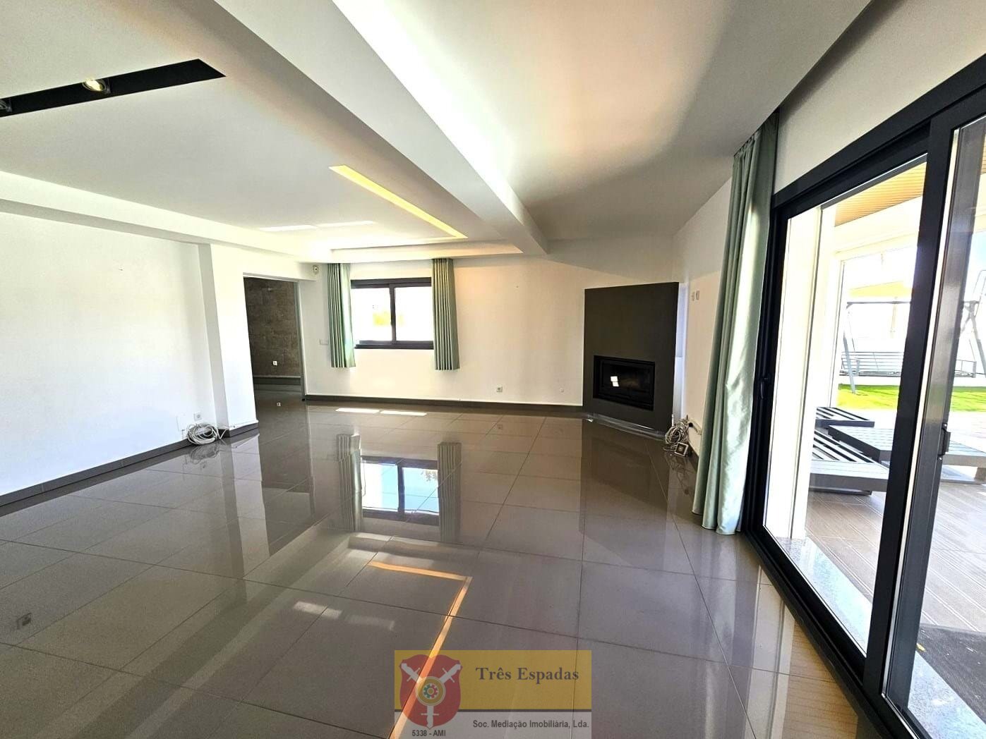 Moderne 3-Schlafzimmer-Villa mit Pool und Meerblick