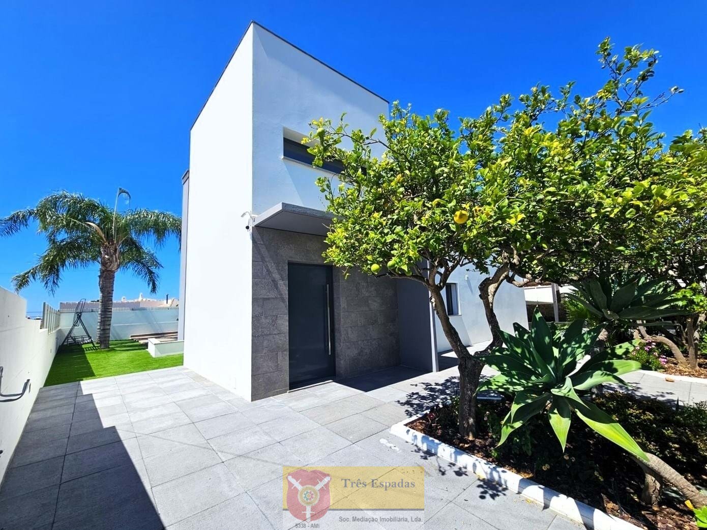 Moderne 3-Schlafzimmer-Villa mit Pool und Meerblick