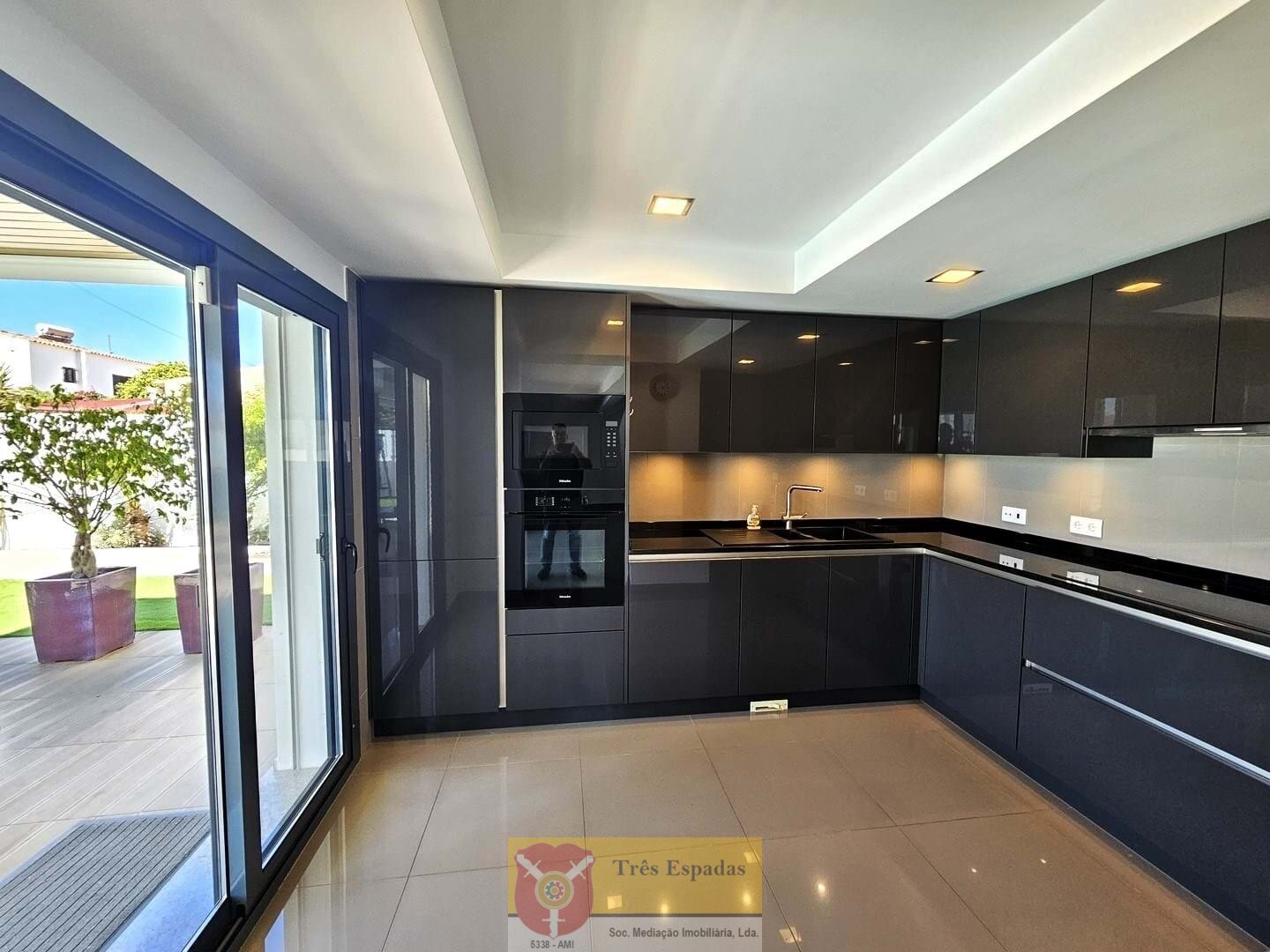 Moderne 3-Schlafzimmer-Villa mit Pool und Meerblick