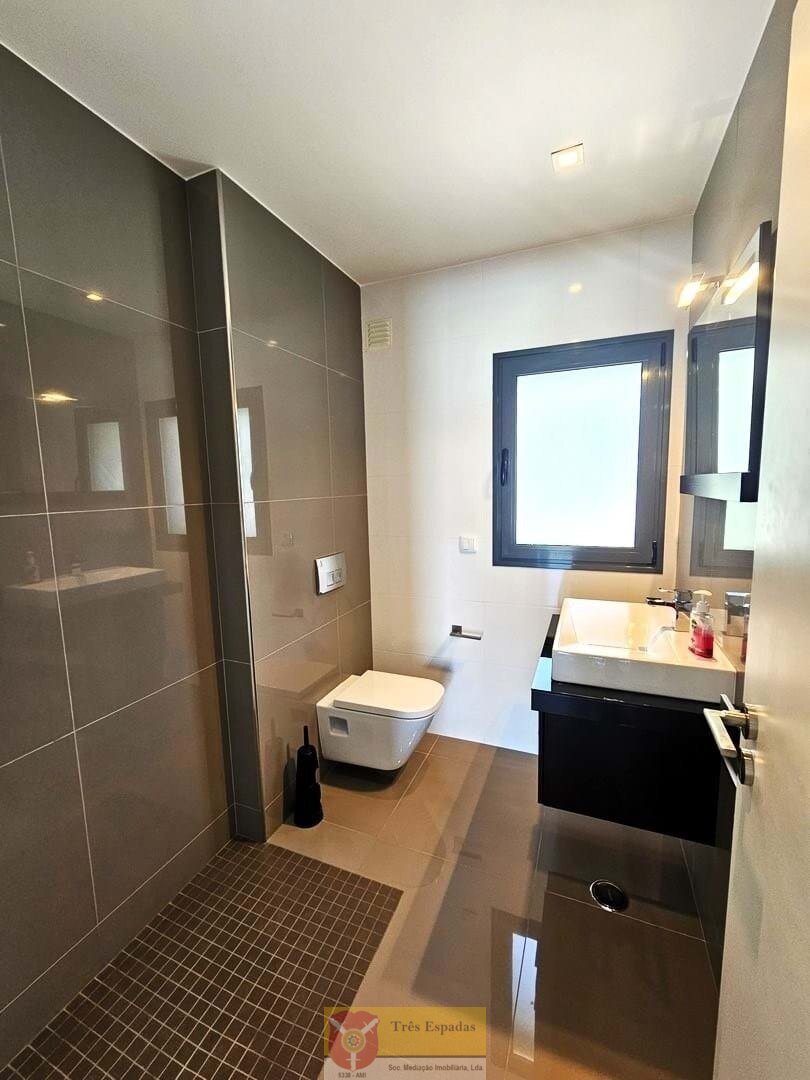 Moderne 3-Schlafzimmer-Villa mit Pool und Meerblick