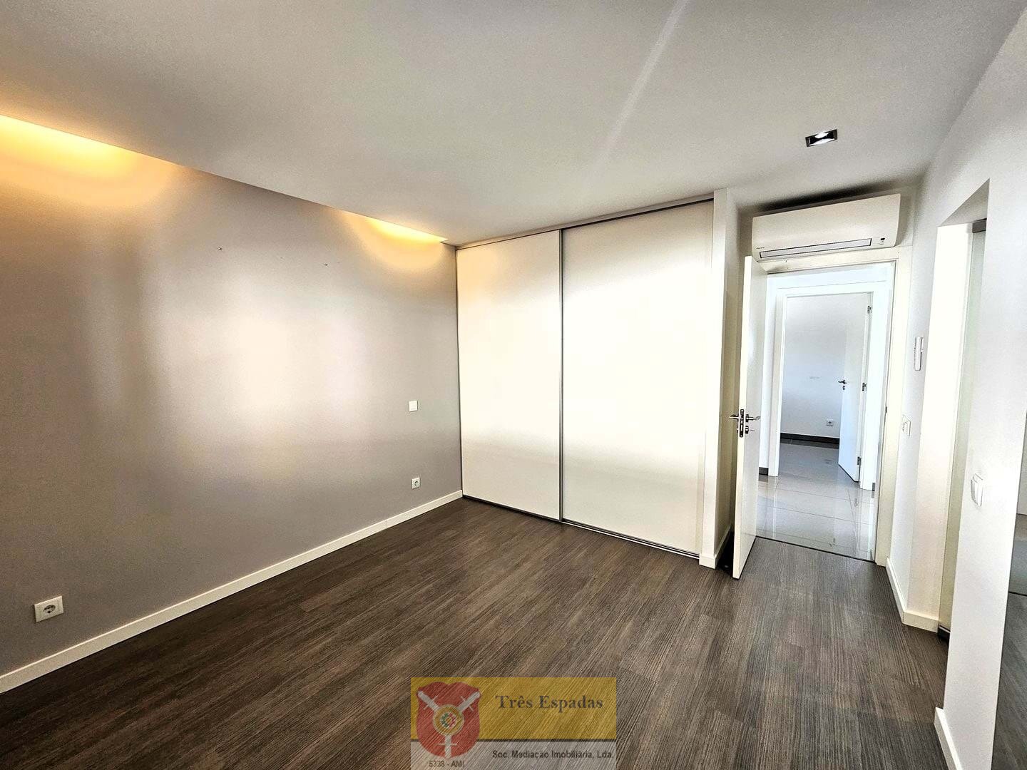 Moderne 3-Schlafzimmer-Villa mit Pool und Meerblick