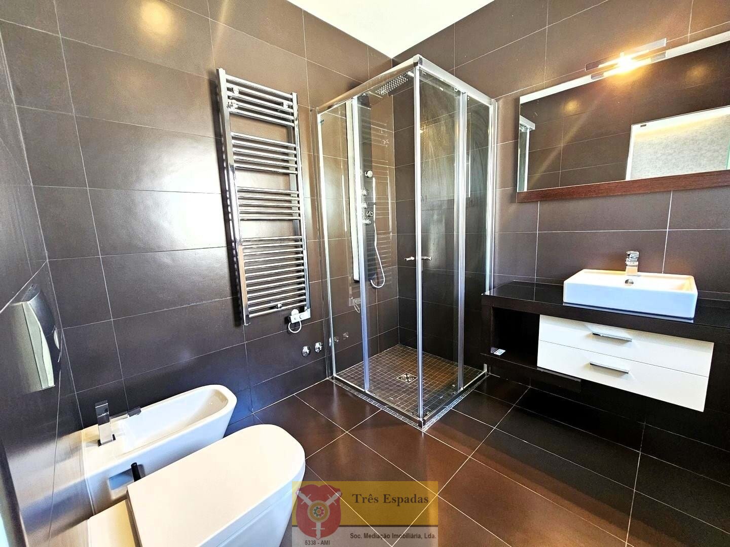 Moderne 3-Schlafzimmer-Villa mit Pool und Meerblick