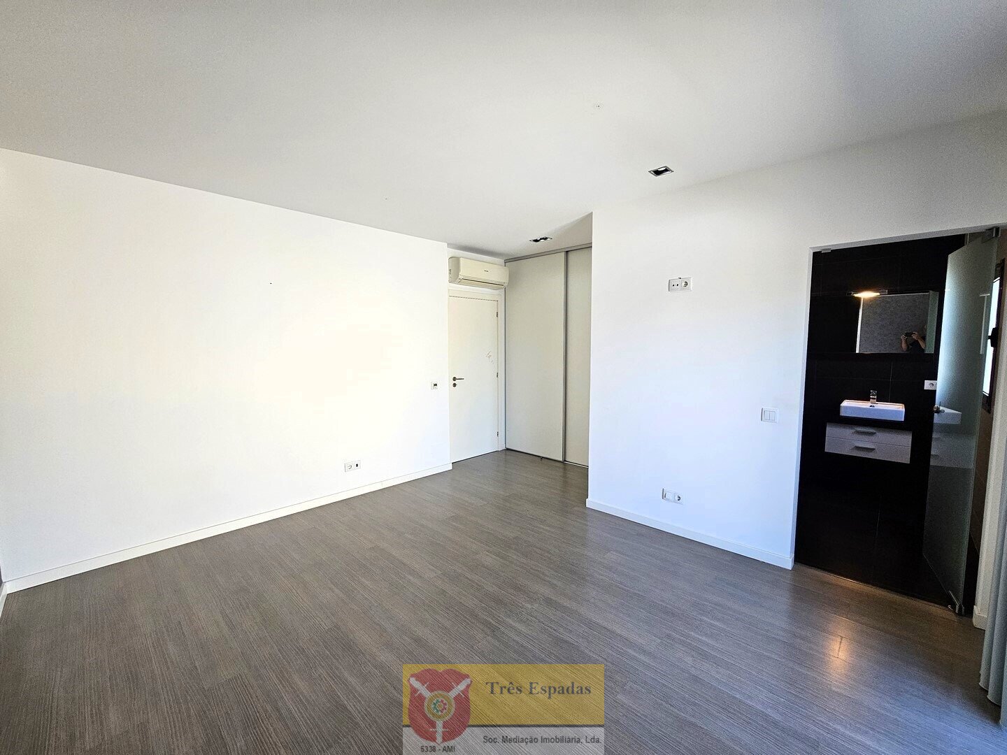 Moderne 3-Schlafzimmer-Villa mit Pool und Meerblick