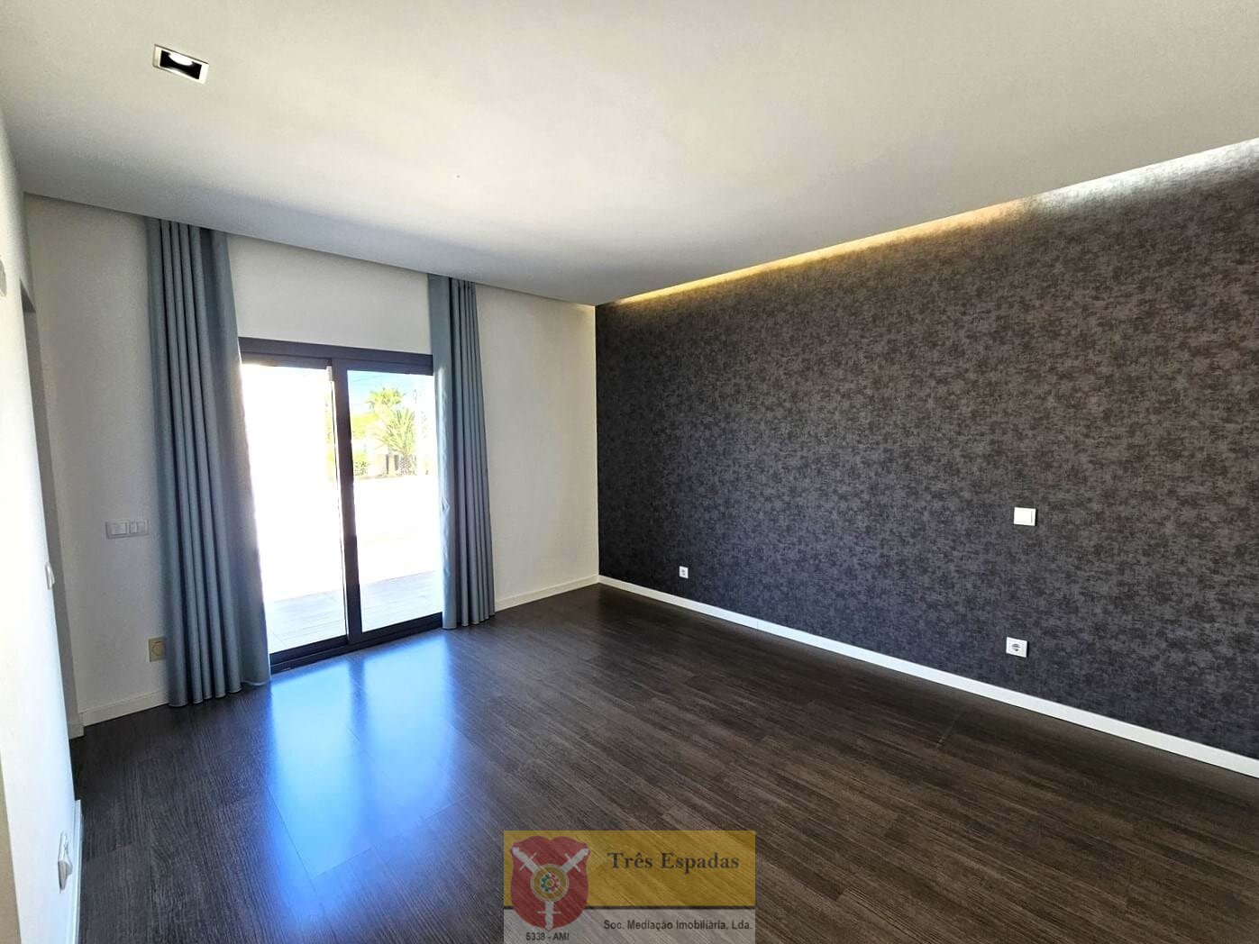 Moderne 3-Schlafzimmer-Villa mit Pool und Meerblick