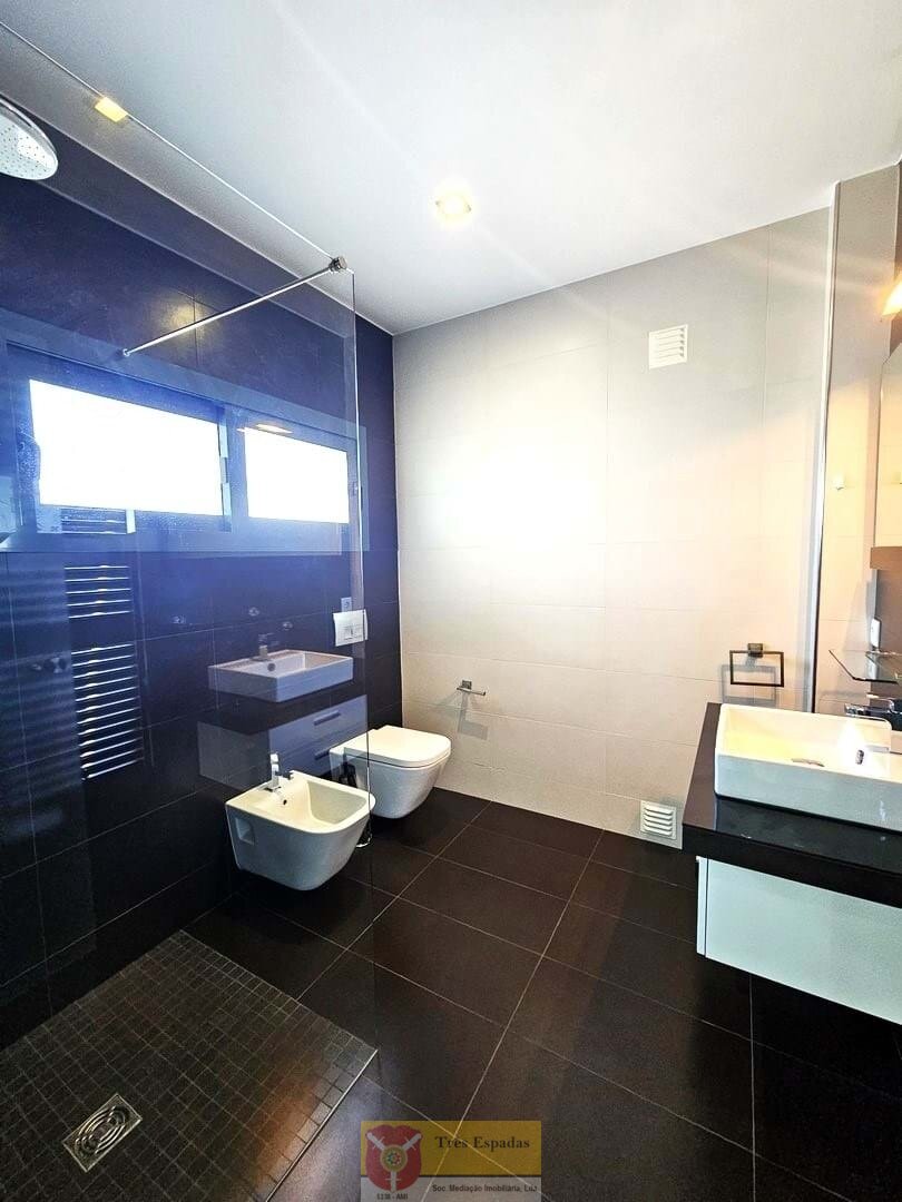 Moderne 3-Schlafzimmer-Villa mit Pool und Meerblick