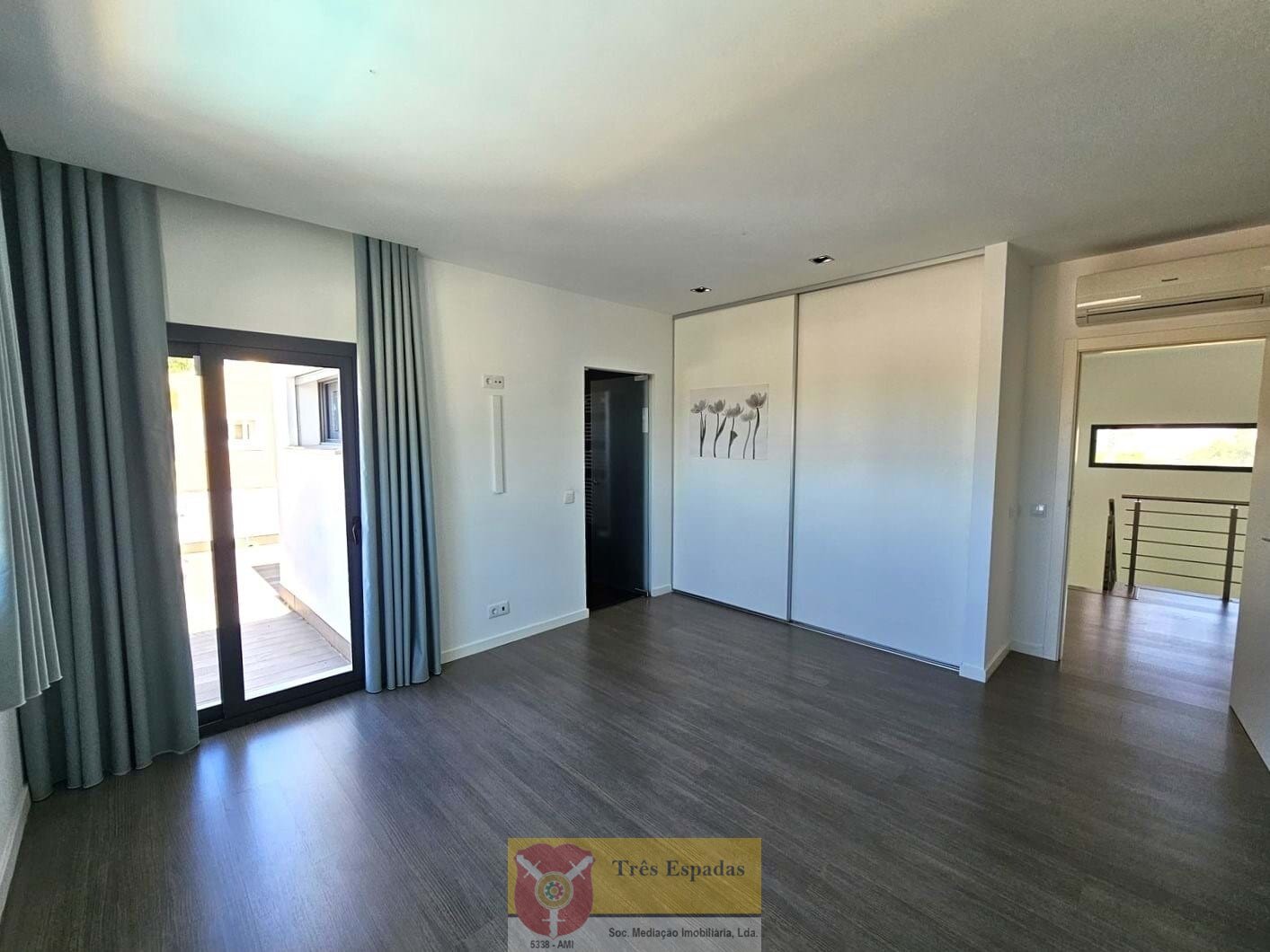 Moderne 3-Schlafzimmer-Villa mit Pool und Meerblick